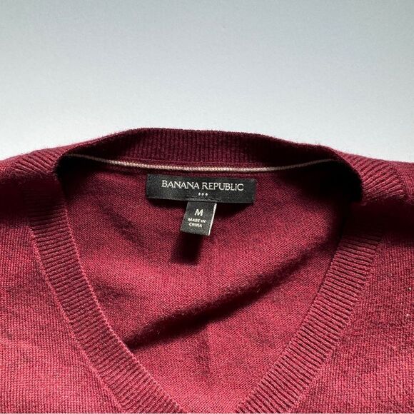 Banana Republic Maroon Red V-Neck Sweater Size Medium - Picture 3 of 7